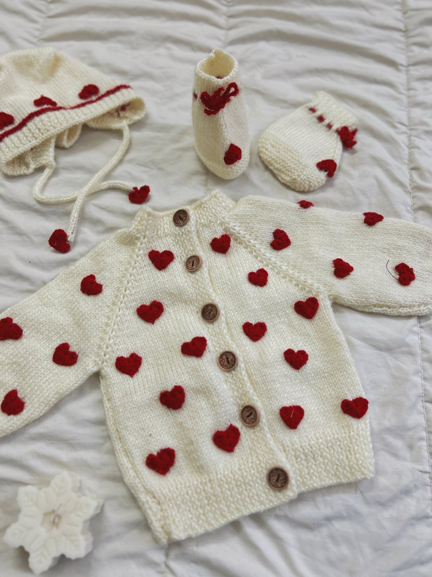 HAND-KNITTED KIDS WEAR