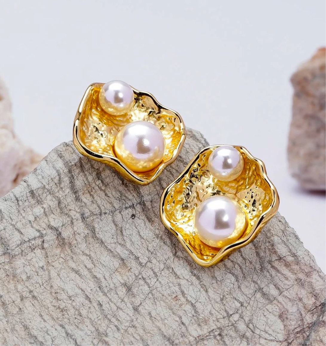 Avishi- Pearl Studs